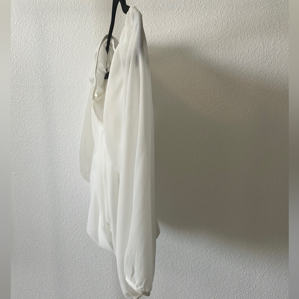 Beuatiful White Long-sleeve Top With Ruffled Pattern - Picture 4 of 4